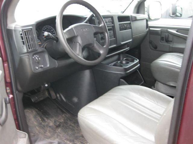 GMC Savana 2004 photo 3