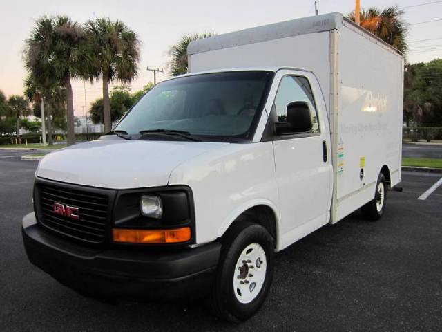 GMC Savana Base Box Truck