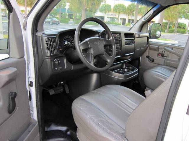 GMC Savana 2004 photo 5