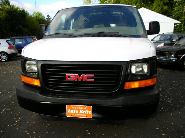 GMC Savana 2004 photo 4