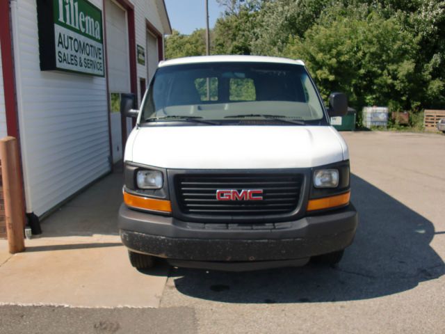 GMC Savana 2004 photo 3