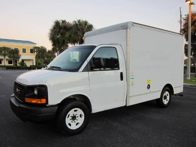 GMC Savana 4dr Wgn RWD Box Truck