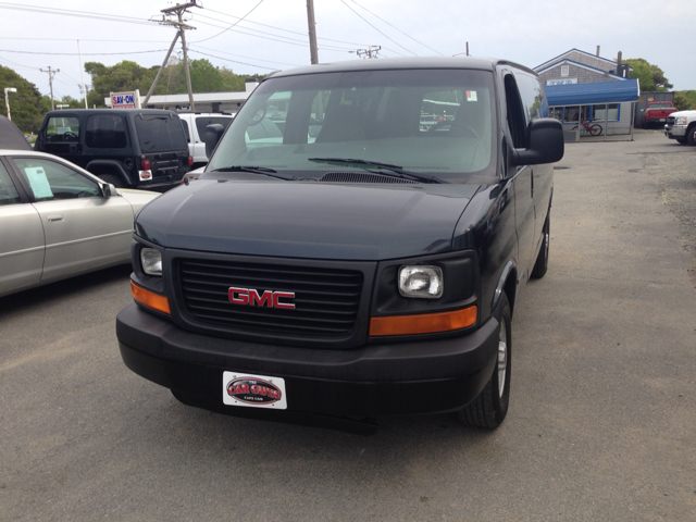 GMC Savana 2004 photo 1