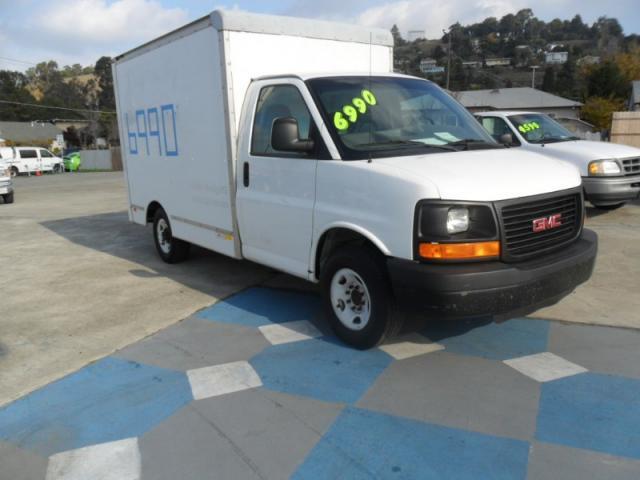 GMC Savana 2004 photo 1