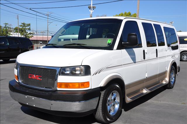 GMC Savana 4dr Sdn I4 Passenger Van