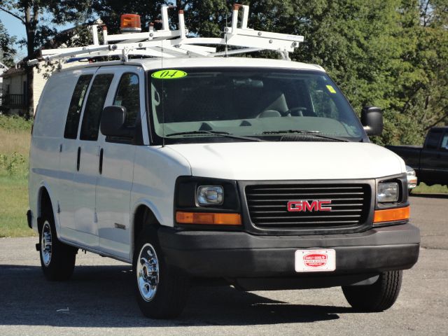 GMC Savana 2004 photo 2