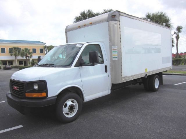 GMC Savana 2004 photo 1