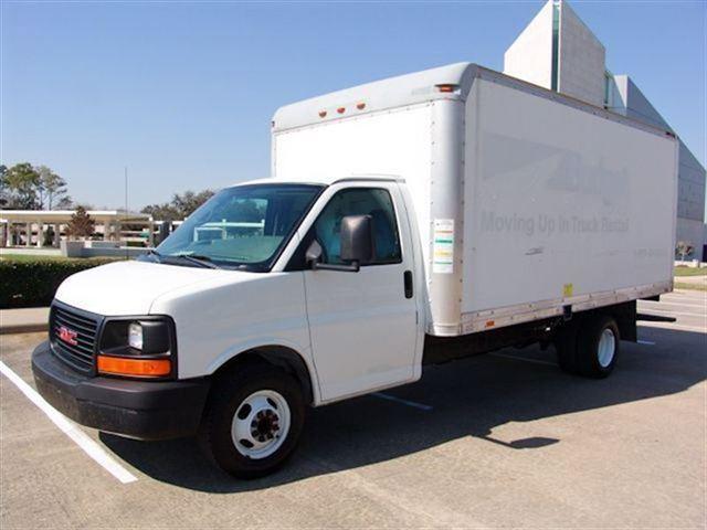 GMC Savana 2004 photo 1