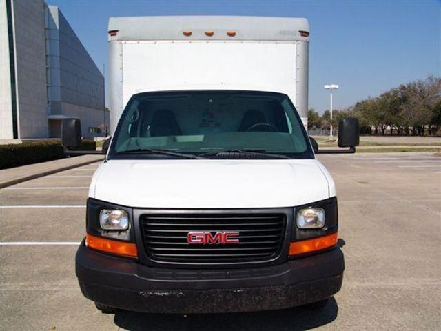 GMC Savana 2004 photo 2