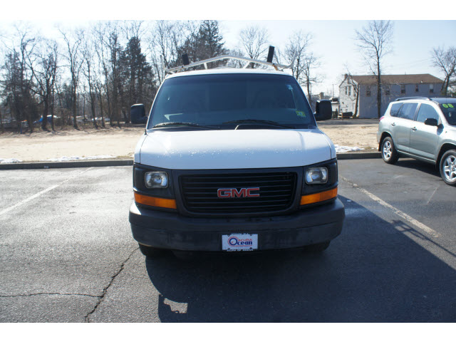 GMC Savana 2004 photo 1