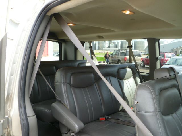 GMC Savana 2004 photo 11