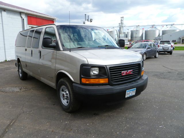 GMC Savana 2004 photo 15