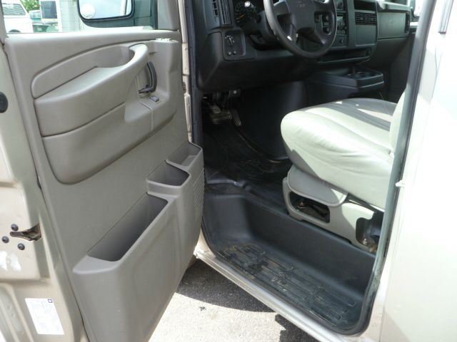 GMC Savana 2004 photo 5