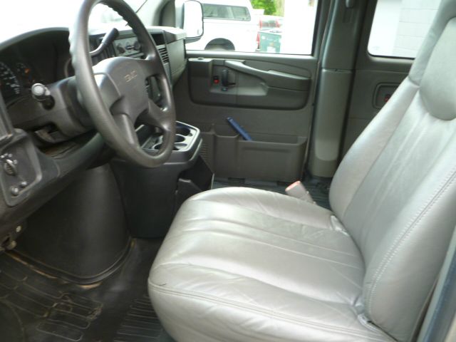 GMC Savana 2004 photo 9