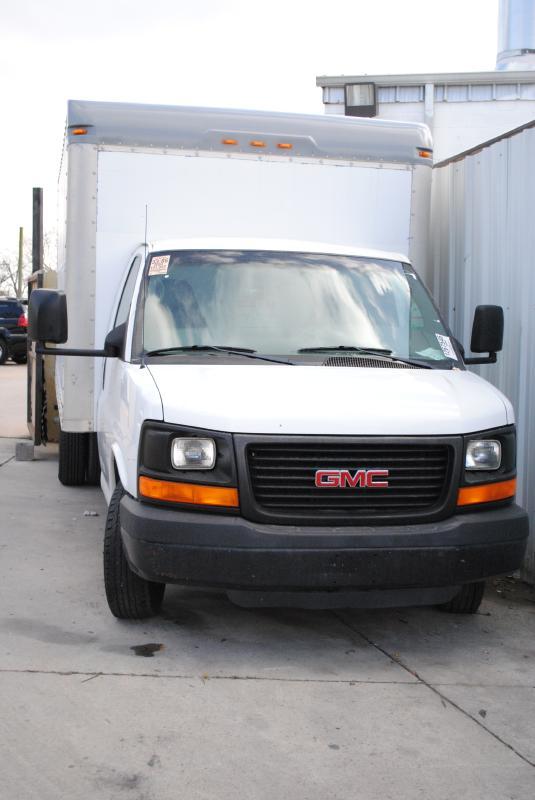 GMC Savana 2004 photo 1