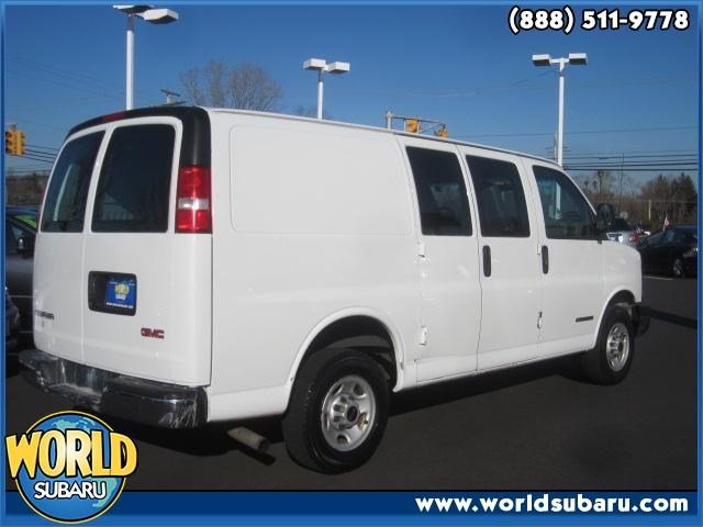 GMC Savana 2004 photo 1