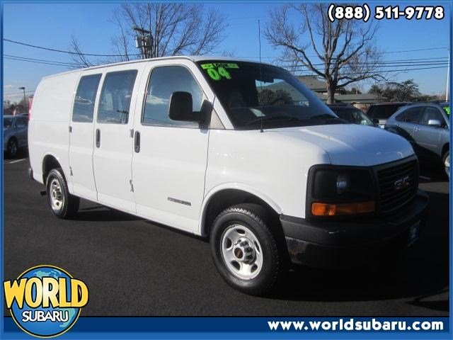 GMC Savana 2004 photo 2