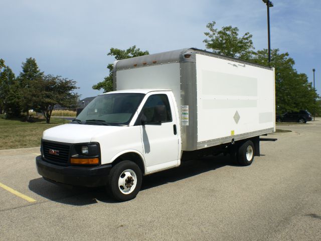 GMC Savana 2005 photo 2