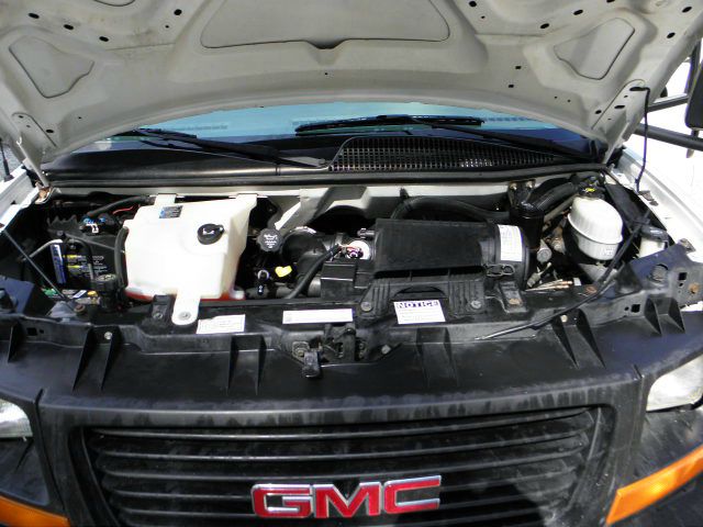 GMC Savana 2005 photo 11