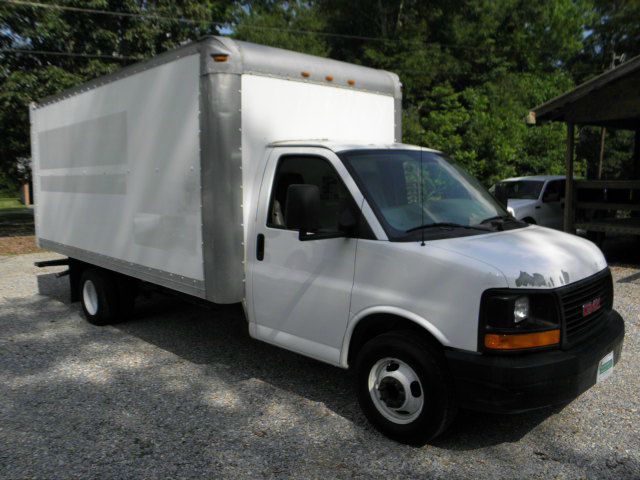 GMC Savana 2005 photo 21