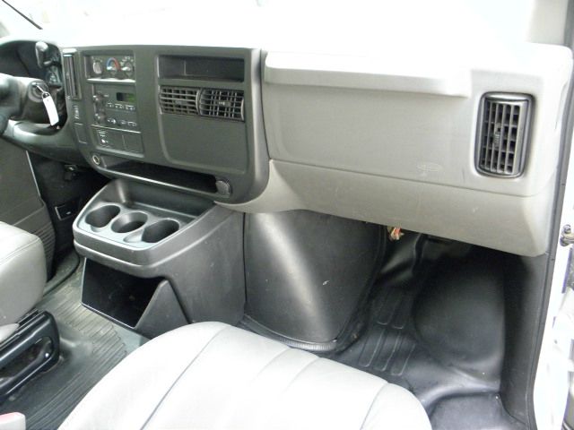 GMC Savana 2005 photo 13