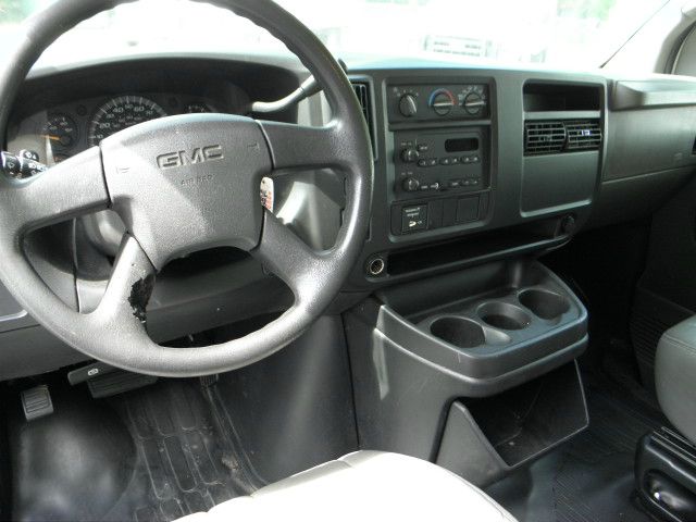 GMC Savana 2005 photo 16