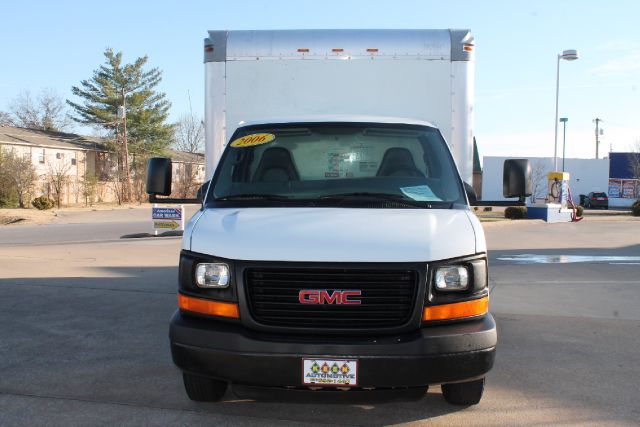 GMC Savana 2005 photo 1