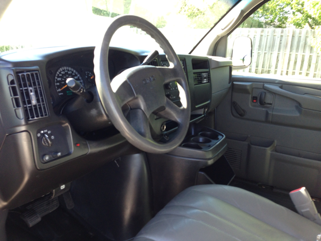 GMC Savana 2005 photo 15