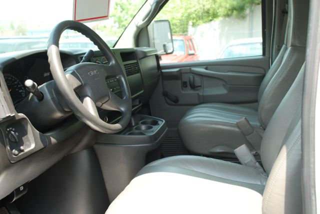 GMC Savana 2005 photo 6