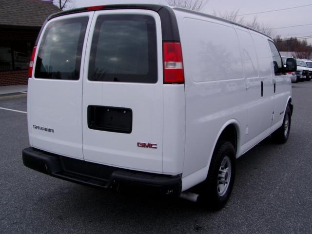 GMC Savana 2005 photo 2