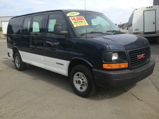 GMC Savana 2005 photo 1