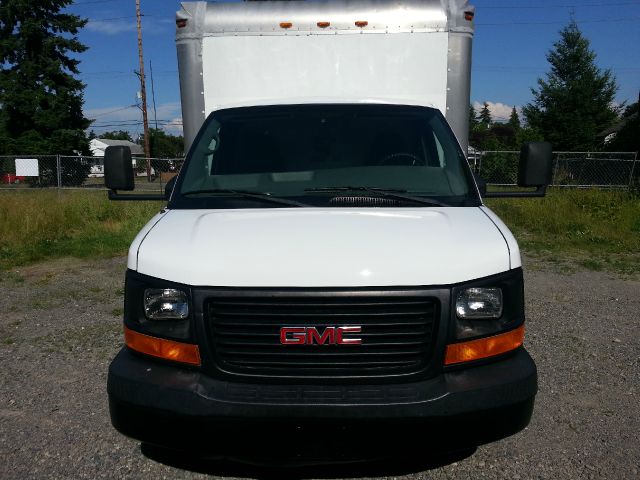 GMC Savana 2005 photo 2