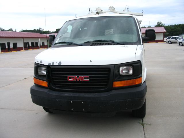 GMC Savana 2005 photo 2