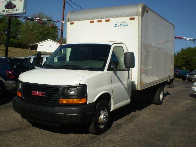 GMC Savana 2005 photo 2