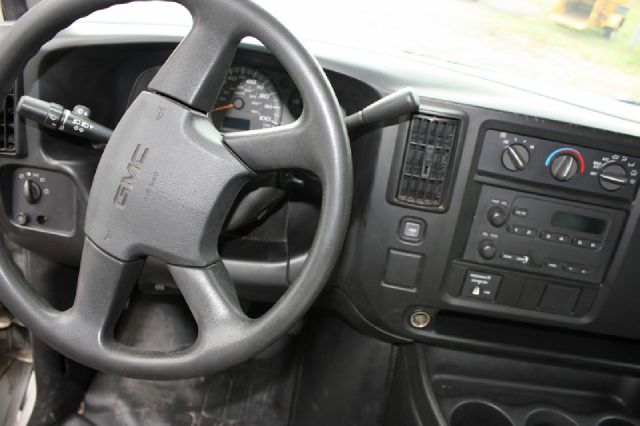 GMC Savana 2005 photo 2