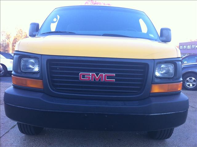 GMC Savana 2005 photo 2