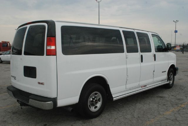 GMC Savana 2006 photo 2