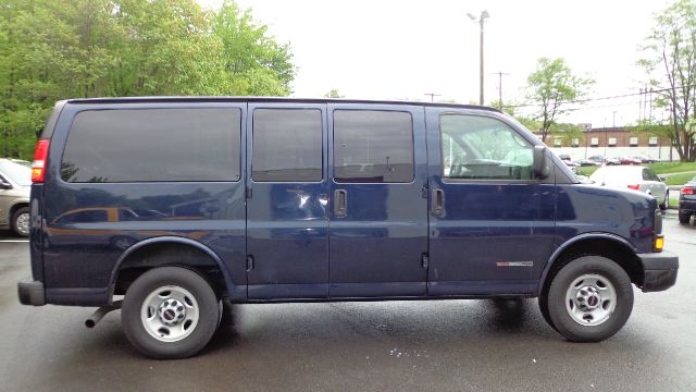 GMC Savana 1.8T Cabriolet Passenger Van