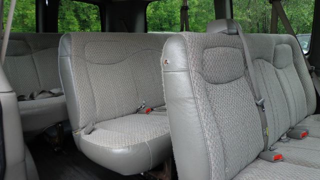 GMC Savana 2006 photo 2