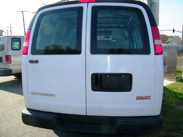 GMC Savana 2006 photo 2