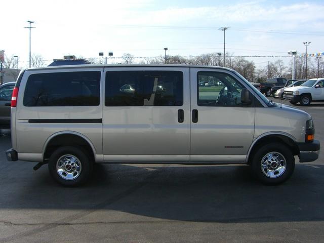 GMC Savana 2006 photo 2