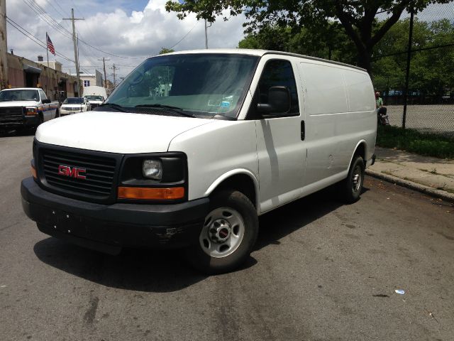 GMC Savana 2006 photo 2