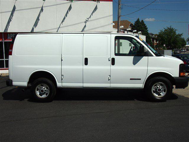 GMC Savana 2006 photo 2