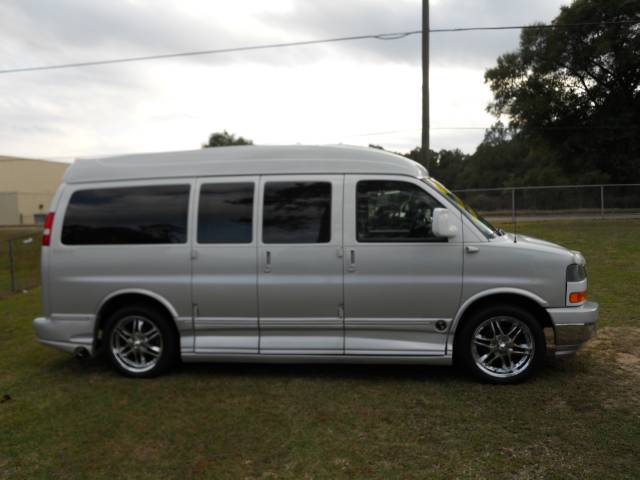 GMC Savana AWD 3LT Passenger Van