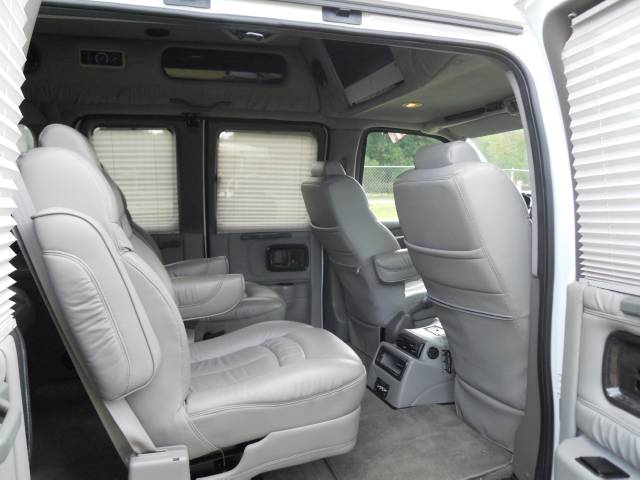 GMC Savana 2006 photo 2