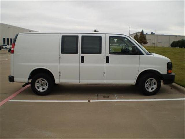 GMC Savana 2006 photo 2