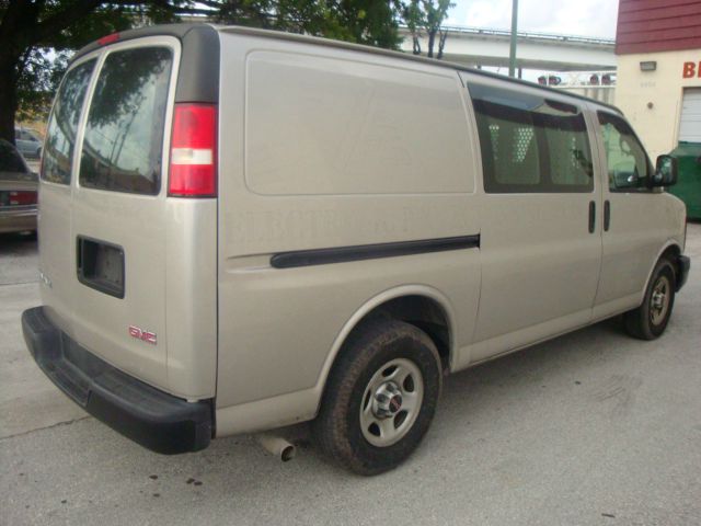 GMC Savana 2007 photo 2