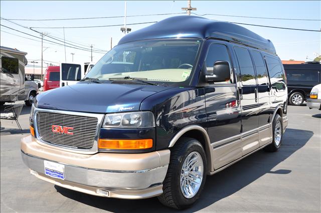 GMC Savana 4dr Sdn I4 Passenger Van