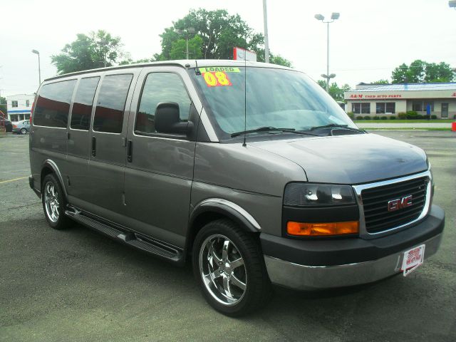 GMC Savana 2008 photo 2