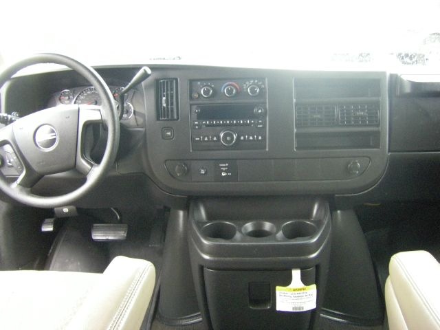 GMC Savana 2008 photo 2